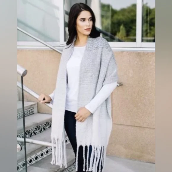 Anthropologie Mer Sea Chunky Knit Gradient Ombre Gray Blanket Scarf Shawl - Picture 2 of 9